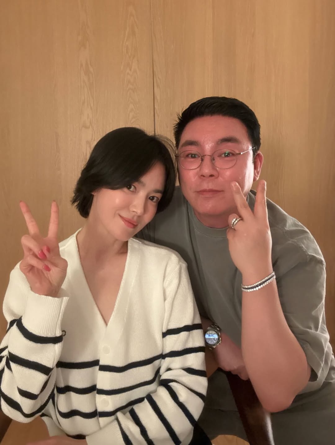 Song Hye Kyo thân mật bên người đàn ông đặc biệt, còn liên quan tới Song Joong Ki mới khét lẹt- Ảnh 1.