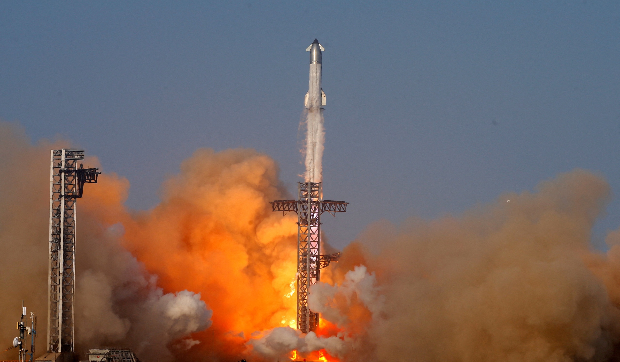 SpaceX bí mật nộp đơn IPO, hứa hẹn thương vụ lên sàn lớn nhất lịch sử - Ảnh 1.