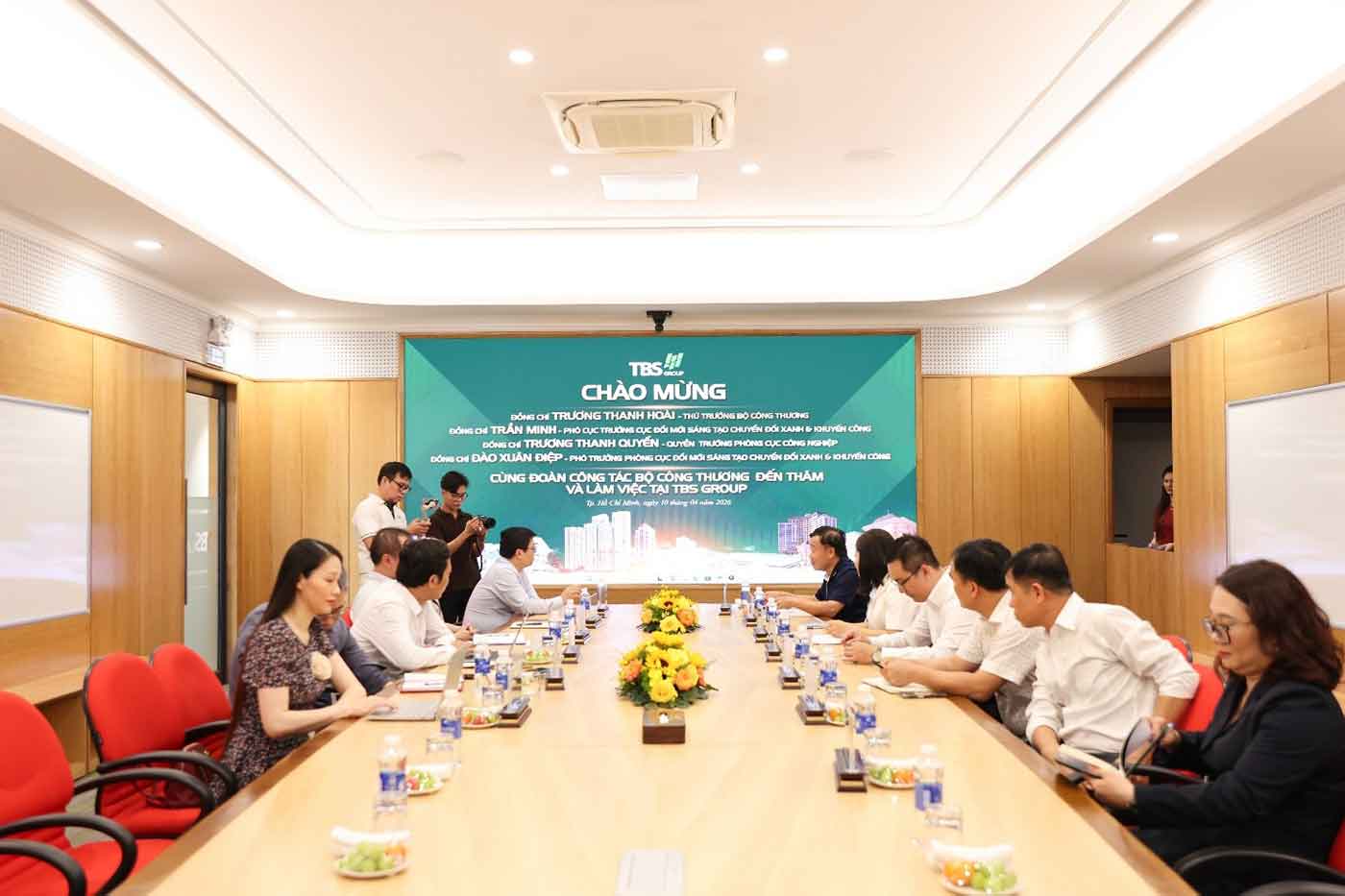 TBS Group và Hiệp hội Da giày túi xách Việt Nam tiếp đoàn Bộ Công thương 1 TBS Group và Hiệp hội Da giày túi xách Việt Nam tiếp đoàn Bộ Công thương - Ảnh 1.