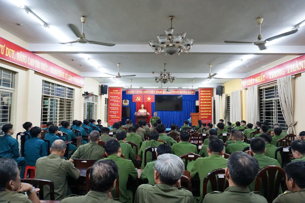 Công an phường triển khai nhiều đợt cao điểm tấn công, trấn áp tội phạm ma túy, tăng cường kiểm tra, kiểm soát địa bàn, kịp thời phát hiện và xử lý các hành vi vi phạm. Ảnh: CA z7708345597650_585bb6316481935873de62c30af7cda2.jpg