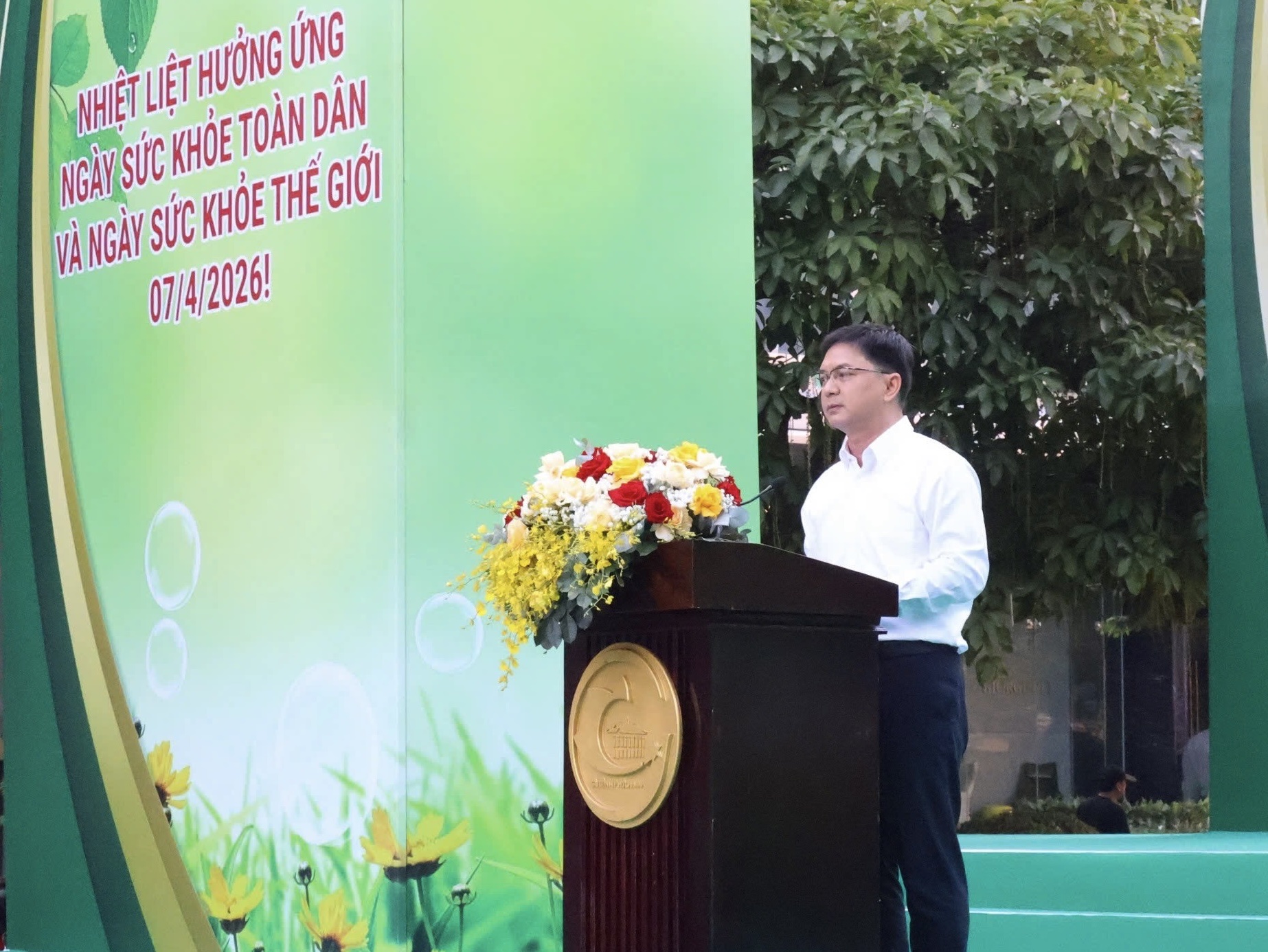 Hàng ngàn người đổ về ngày hội, 15 triệu dân TP.HCM sắp được tầm soát sức khỏe - Ảnh 1.