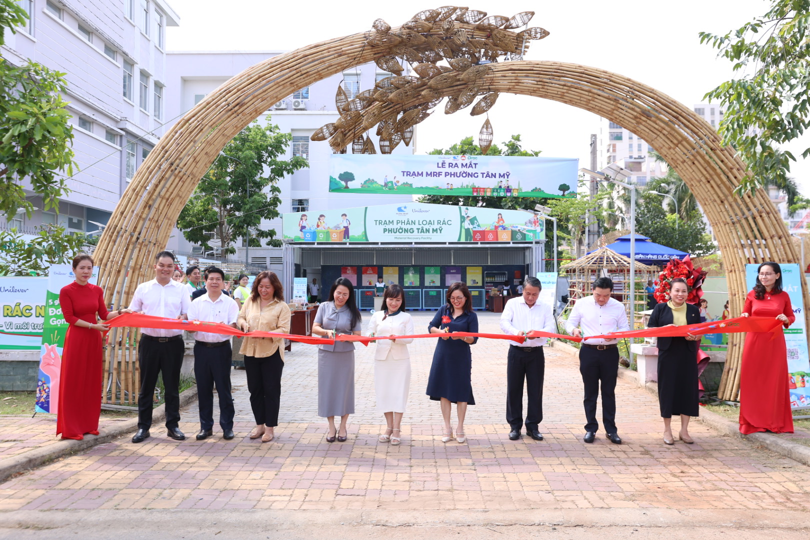 TP.HCM ra mắt trạm thu hồi rác công nghệ cao, gắn 'hộ chiếu số' cho rác - Ảnh 1.