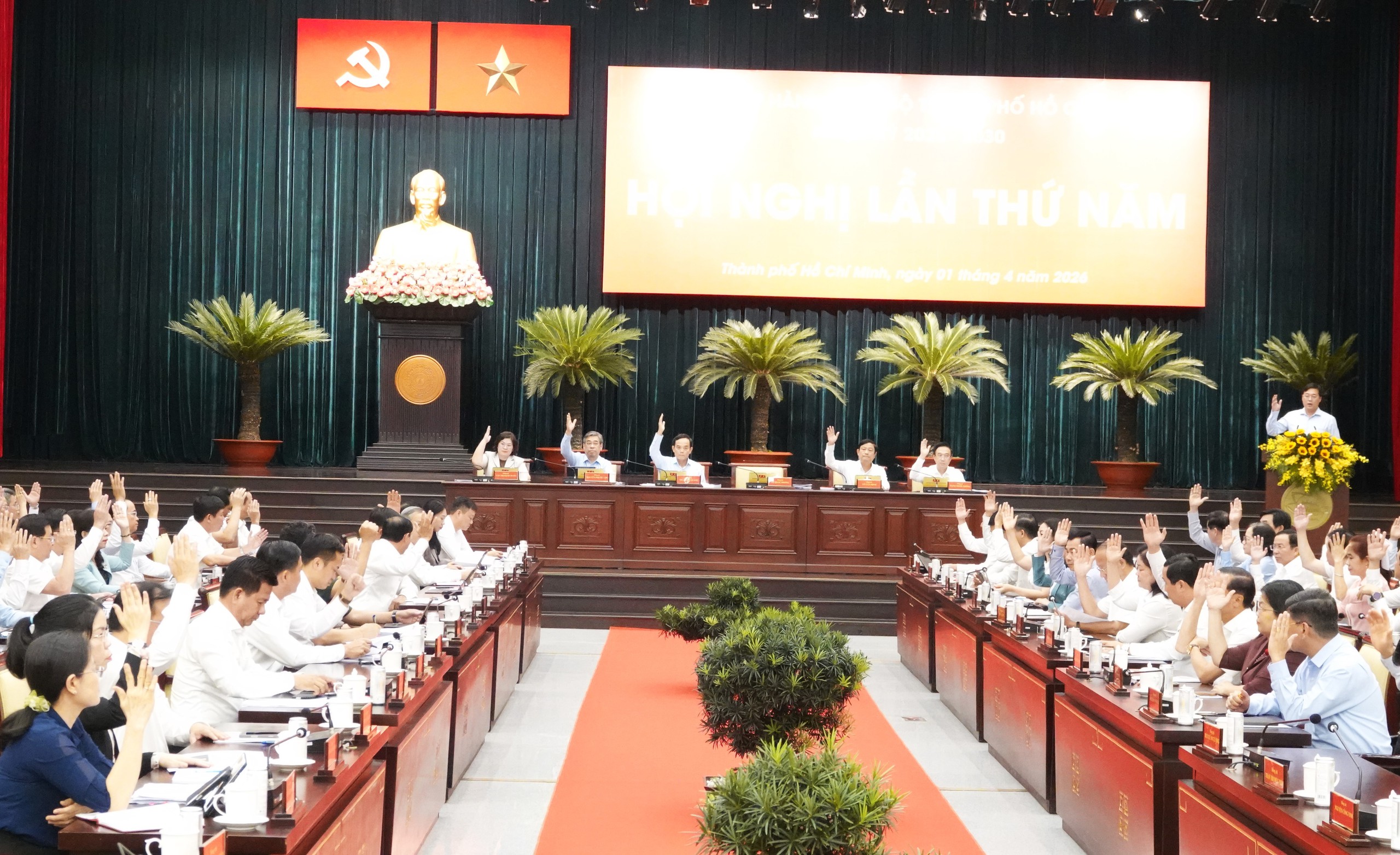 TP.HCM tăng trưởng kinh tế trên 8%, sắp có 2 đòn bẩy thể chế lớn - Ảnh 1.