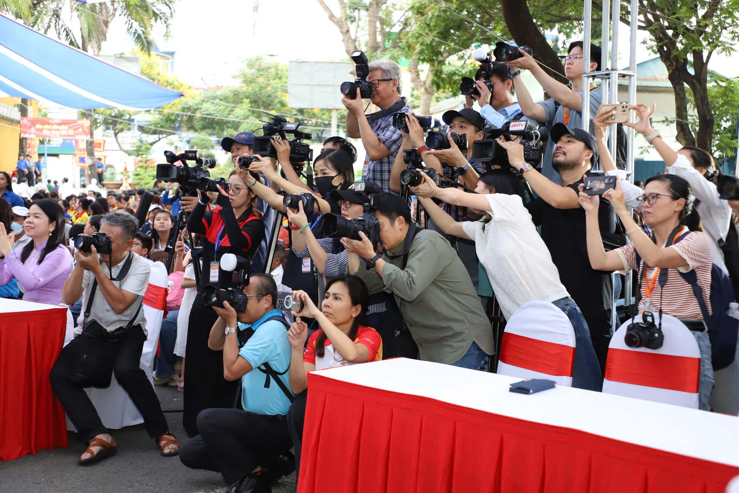 TPHCM phát động giải Báo chí bảo vệ nền tảng tư tưởng của Đảng năm 2026 - Ảnh 1. TPHCM phát động giải Báo chí bảo vệ nền tảng tư tưởng của Đảng năm 2026 - Ảnh 1.