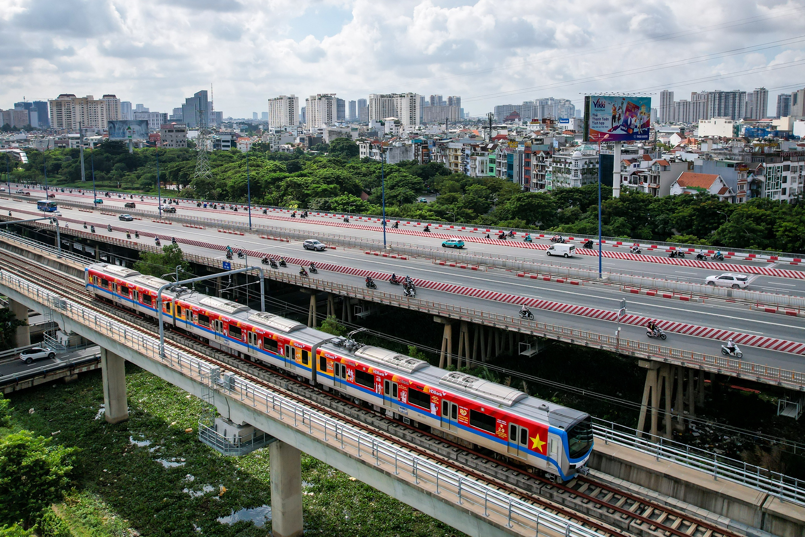 TP.HCM và Đồng Nai thống nhất khởi công 2 tuyến metro nối thẳng sân bay Long Thành 1 TP.HCM và Đồng Nai thống nhất khởi công 2 tuyến metro nối thẳng sân bay Long Thành - Ảnh 1.