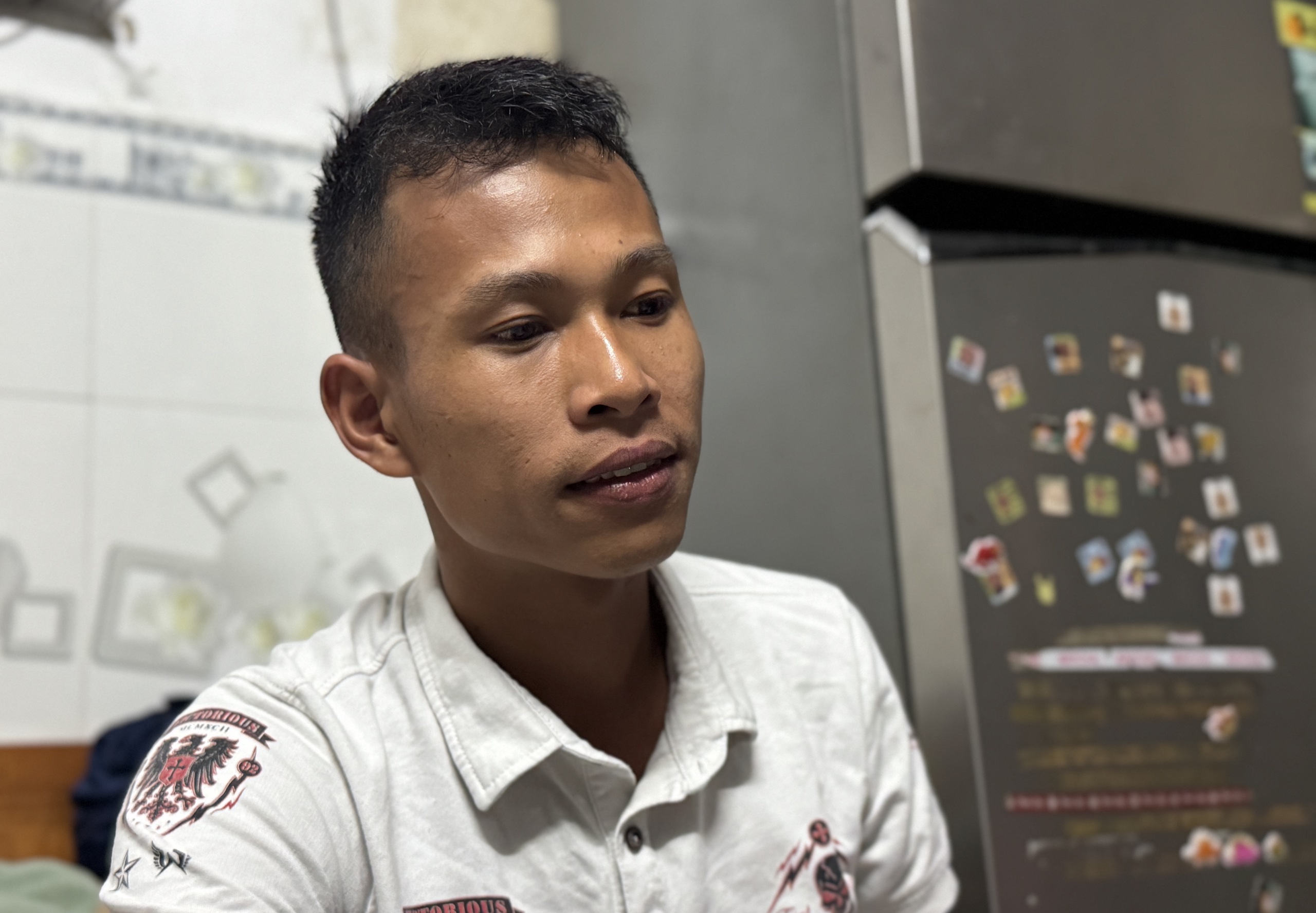 CLIP: Tài xế kể lại khoảnh khắc dừng xe trên Quốc lộ 1, cứu bé gái sang đường một mình - Ảnh 1.