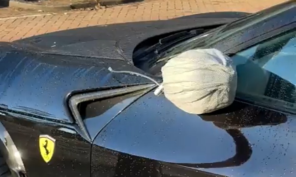 Tài xế nhà giàu phải lắp khóa chống trộm gương chiếu hậu