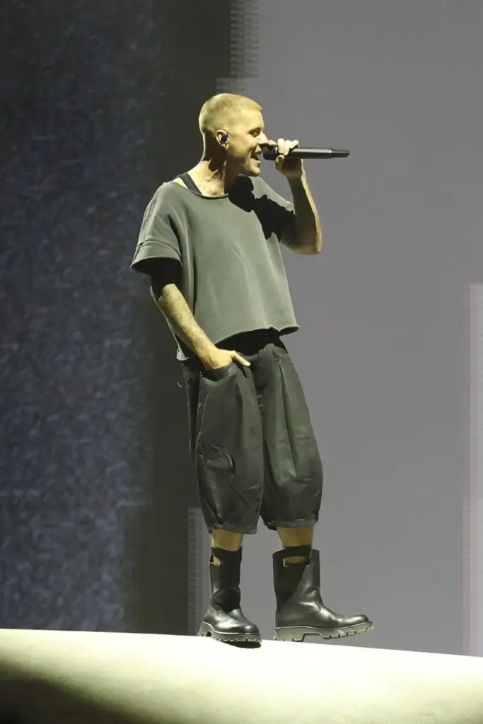 Tap doan sao tray hoi xem Justin Bieber dien o