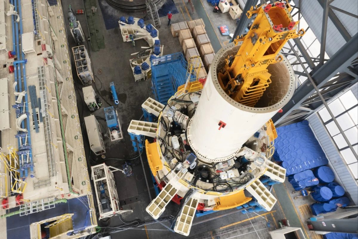 Tau san bay long dat 500 tan cua Trung Quoc