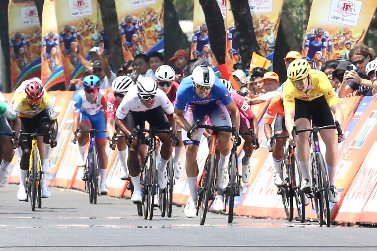 Tay đua người Belarus 'làm mưa làm gió' ở Cúp xe đạp truyền hình TP.HCM- Ảnh 1.