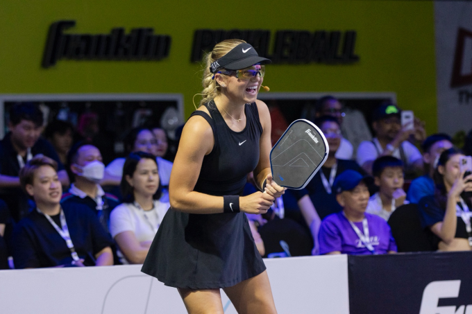 Anna Leigh Waters - tay vợt pickleball số 1 thế giới, lần đầu xuất hiện và thi đấu biểu diễn tại TP HCM. Ảnh: Frankln