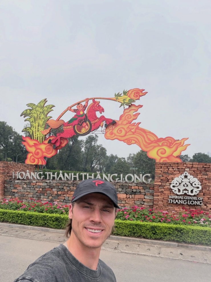 Tay vợt pickleball top 4 thế giới thăm thú Hà Nội, check in Ba Vì 1 Tay vợt pickleball top 4 thế giới thăm thú Hà Nội, check in Ba Vì - 1