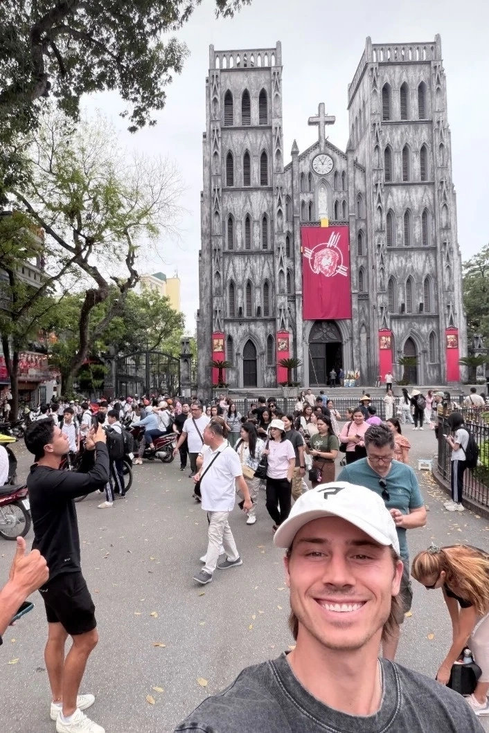 Tay vợt pickleball top 4 thế giới thăm thú Hà Nội, check in Ba Vì 4 Tay vợt pickleball top 4 thế giới thăm thú Hà Nội, check in Ba Vì - 3