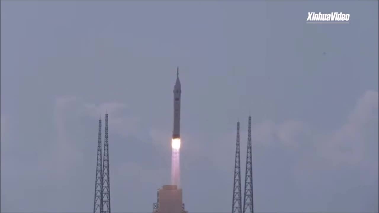 Trung Quốc thử nghiệm tên lửa và tàu Mặt Trăng