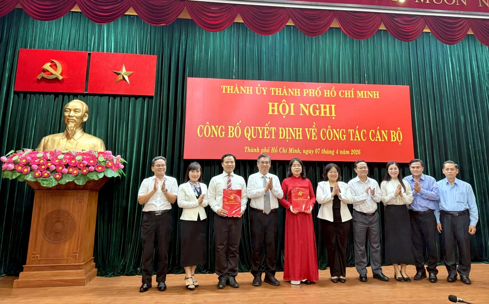 Thành ủy TP.HCM điều động cán bộ để giới thiệu, bầu giữ chức Chủ tịch Hội Chữ thập đỏ và Hội Liên hiệp Phụ nữ -quyet-dinh-cong-tac-can-bo-tphcm.jpg