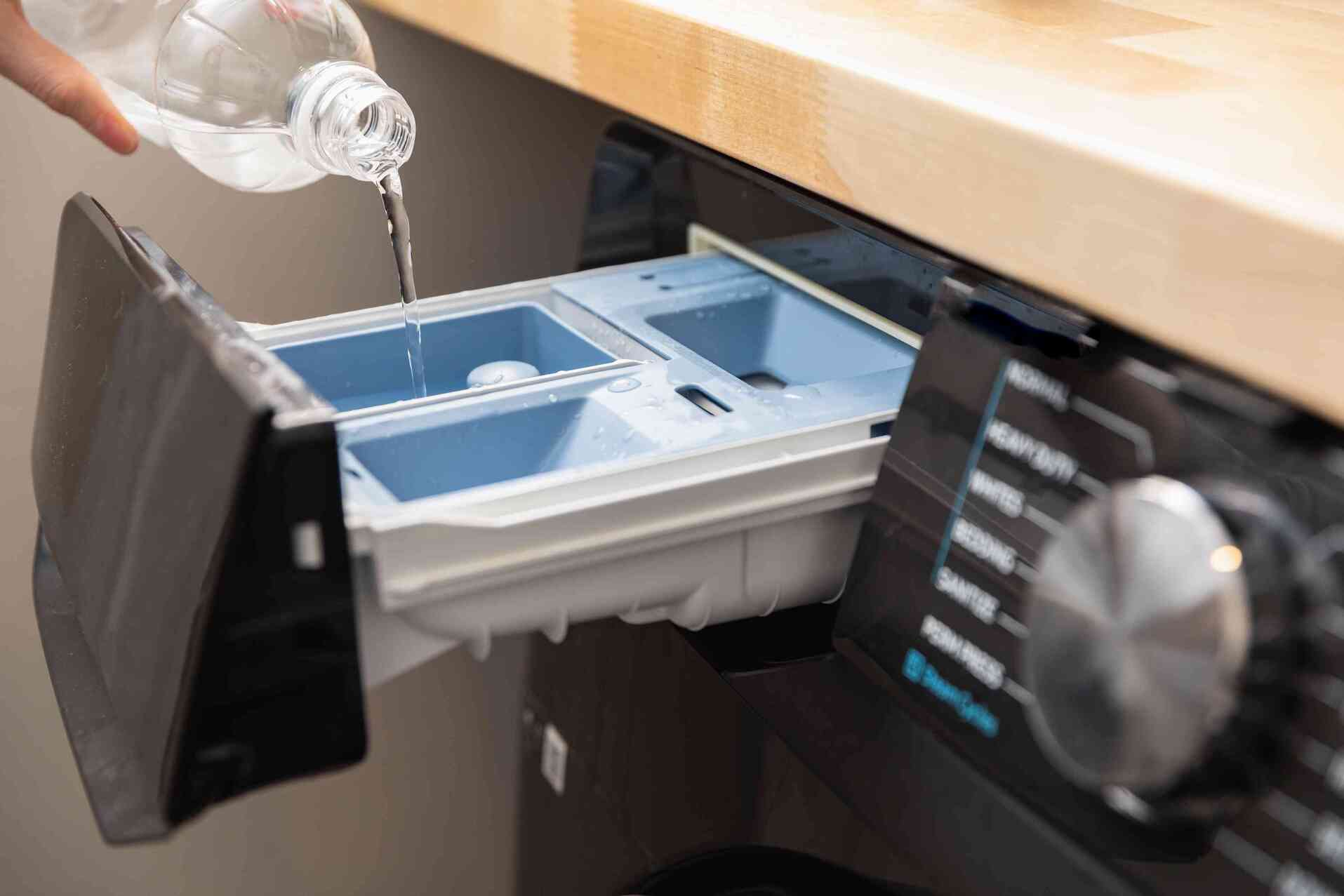 Thêm 1 nguyên liệu có sẵn trong bếp vào máy giặt, quần áo thơm sạch đến không ngờ- Ảnh 1. Thêm 1 nguyên liệu có sẵn trong bếp vào máy giặt, quần áo thơm sạch đến không ngờ- Ảnh 1.