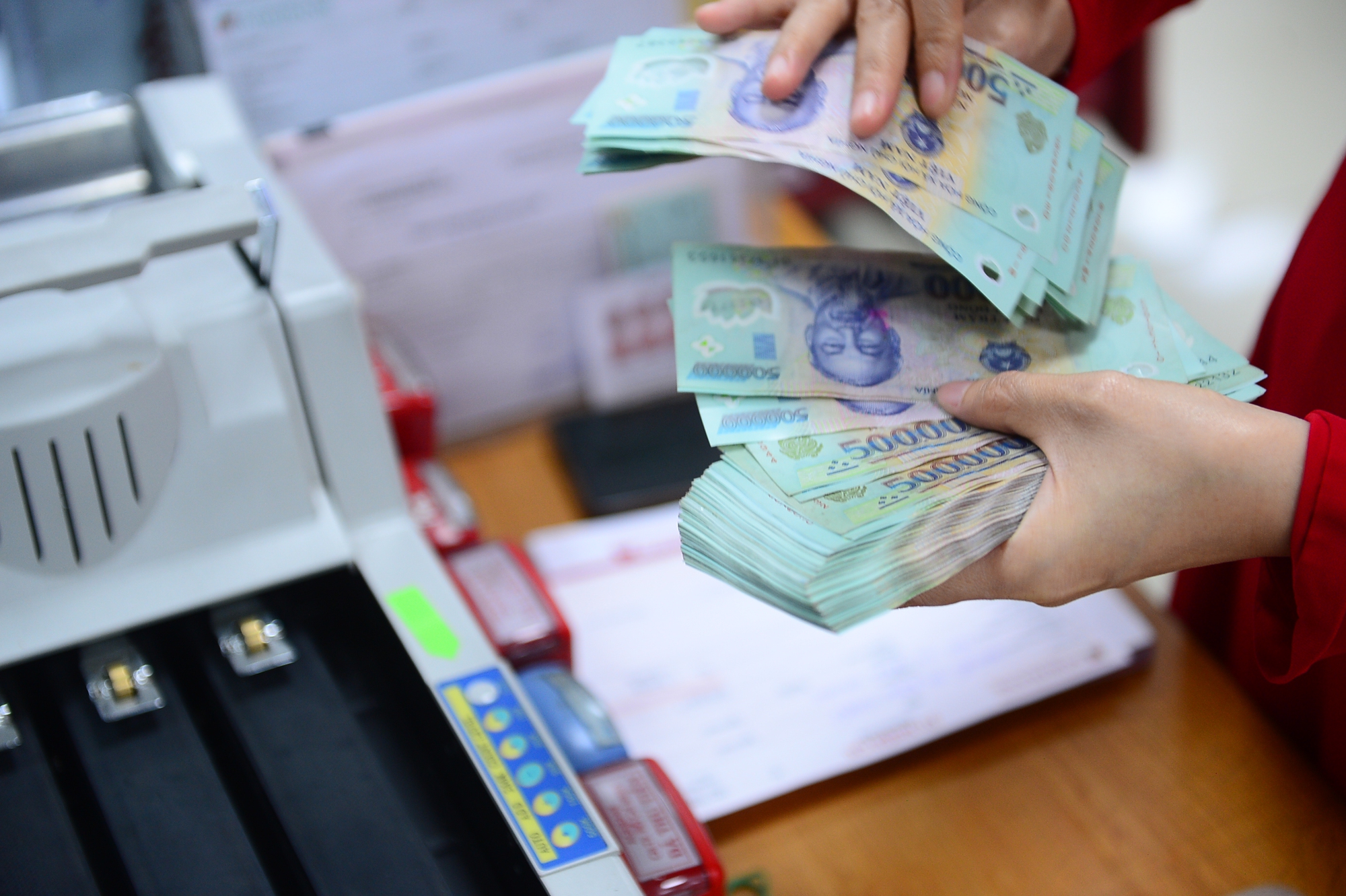 Thêm nhiều ngân hàng 'nhập cuộc' giảm lãi suất vay lẫn huy động 1 lãi suất - Ảnh 1.