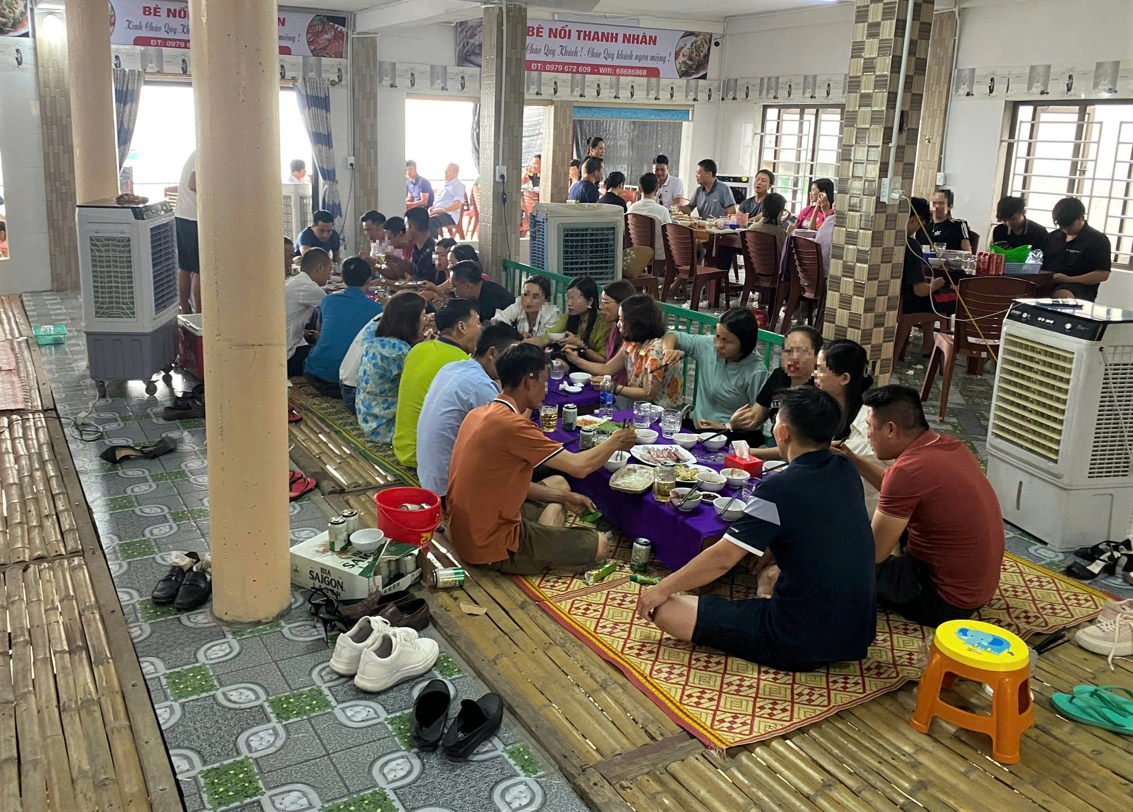 Mùa lộc biển: Theo chân ngư dân săn 'vàng đen'- Ảnh 1. Mùa lộc biển: Theo chân ngư dân săn 'vàng đen'- Ảnh 1.