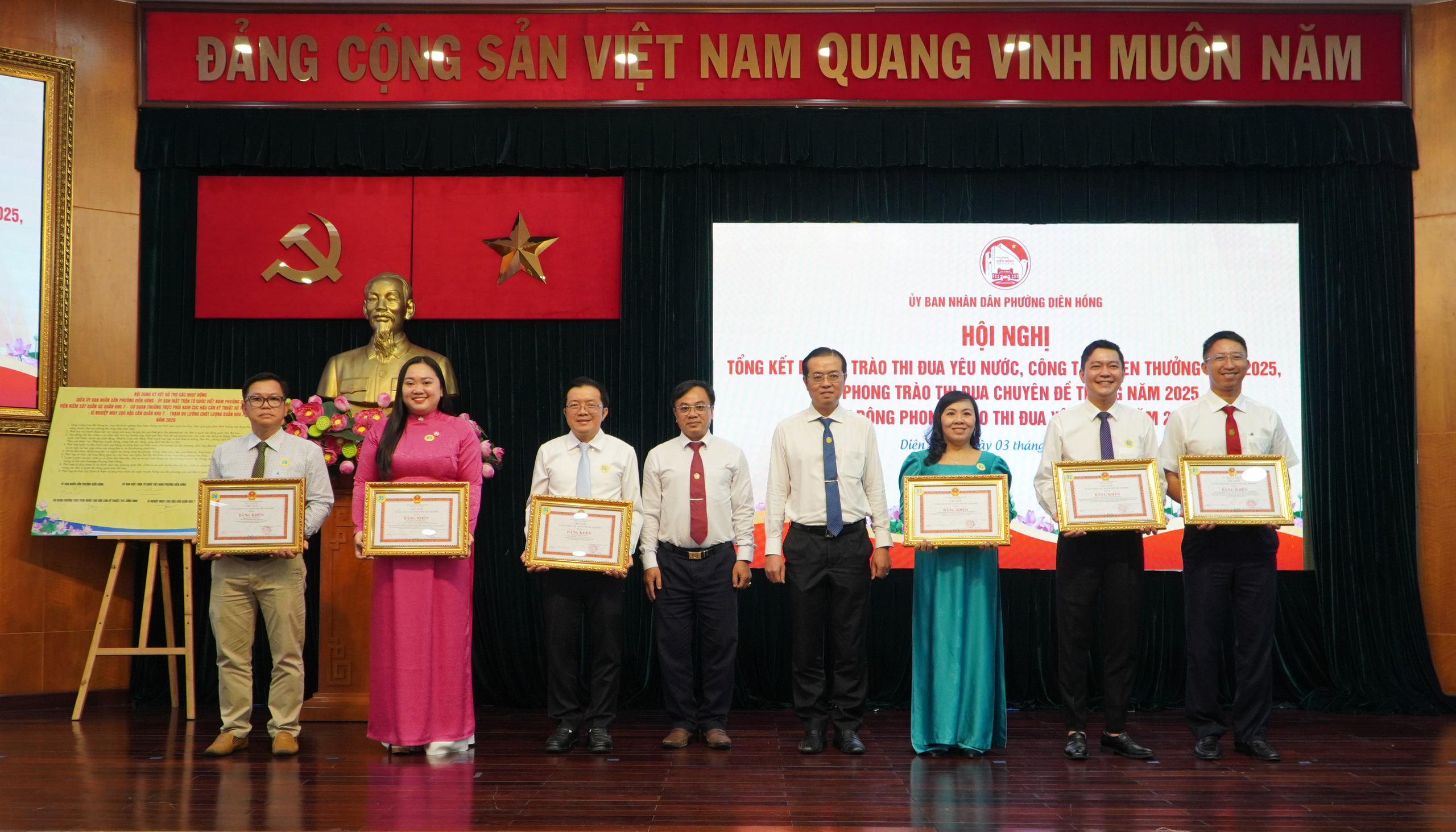 Bí thư phường Diên Hồng quán triệt: thi đua là không hơn thua, so bì, tị nạnh nhau - Ảnh 1.