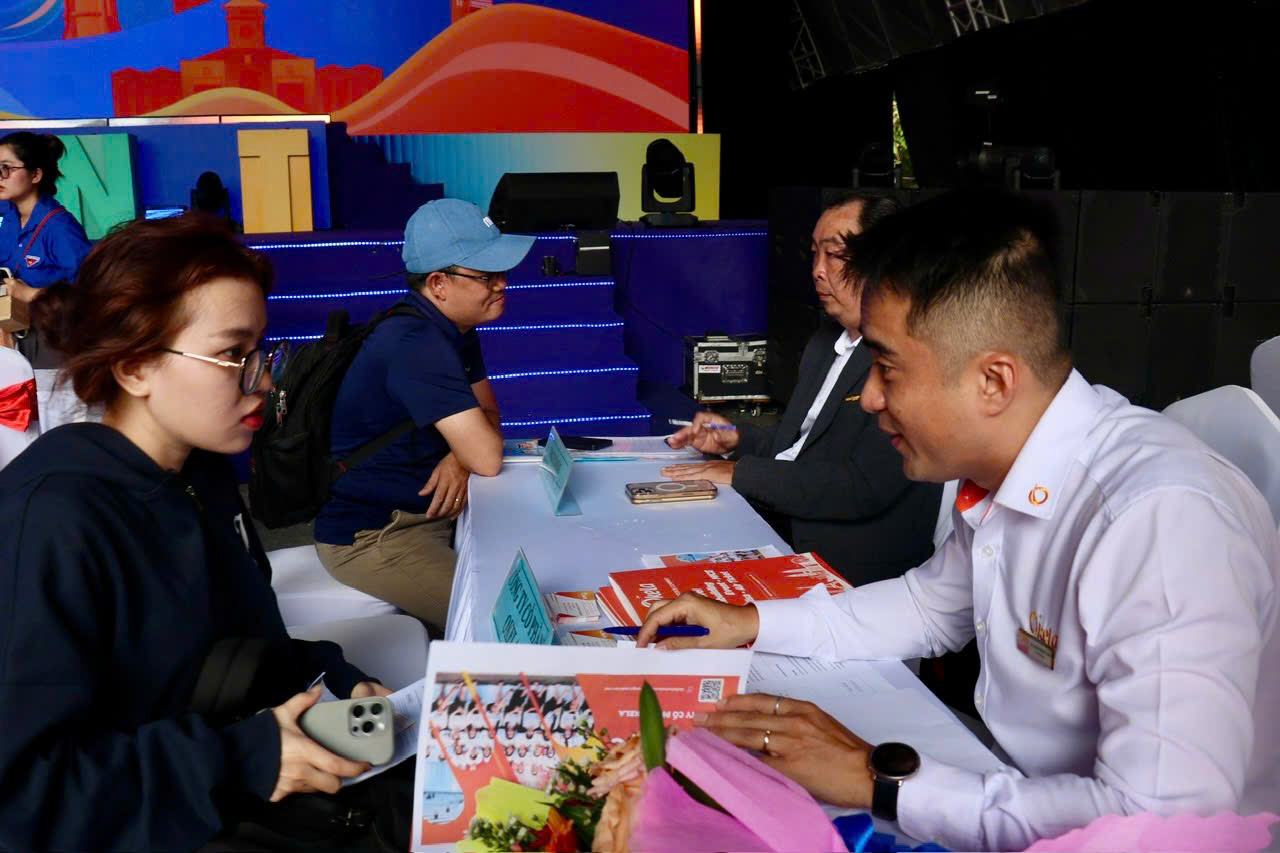 Thị trường lao động TPHCM khởi sắc, hàng chục ngàn người có việc làm mới 1 Thị trường lao động TPHCM khởi sắc, hàng chục nghìn người có việc làm mới trong quý I-2026 - Ảnh 1.