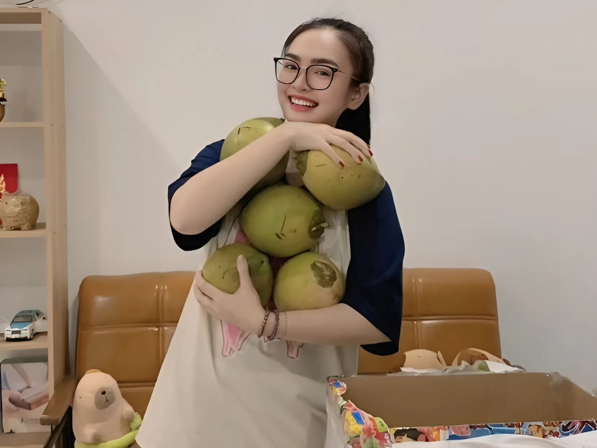 Thiện Nhân trước khi mất tích: Nhan sắc thay đổi, cuộc sống 4 năm ra sao? - 2 Thiện Nhân trước khi mất tích: Nhan sắc thay đổi, cuộc sống 4 năm ra sao? - 2