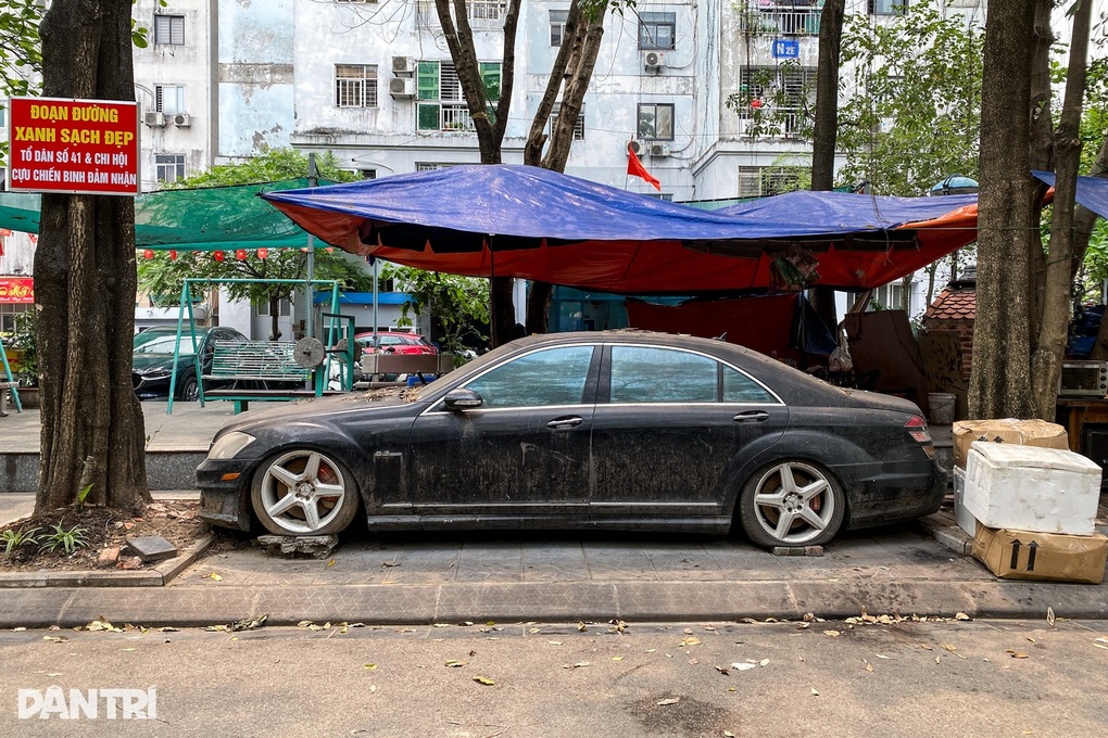 Thợ xe nói về khả năng phục hồi chiếc Mercedes-AMG S63 bỏ hoang gần 10 năm - 1