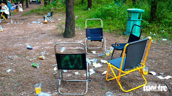 Thói quen 'trả tiền thì có đội ngũ dọn dẹp' nên luôn để lại sự bừa bộn cho người khác 1 thói quen - Ảnh 1.