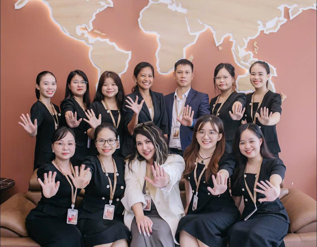 Thời trang công sở gen Z không còn là 'đồng phục'?- Ảnh 1.