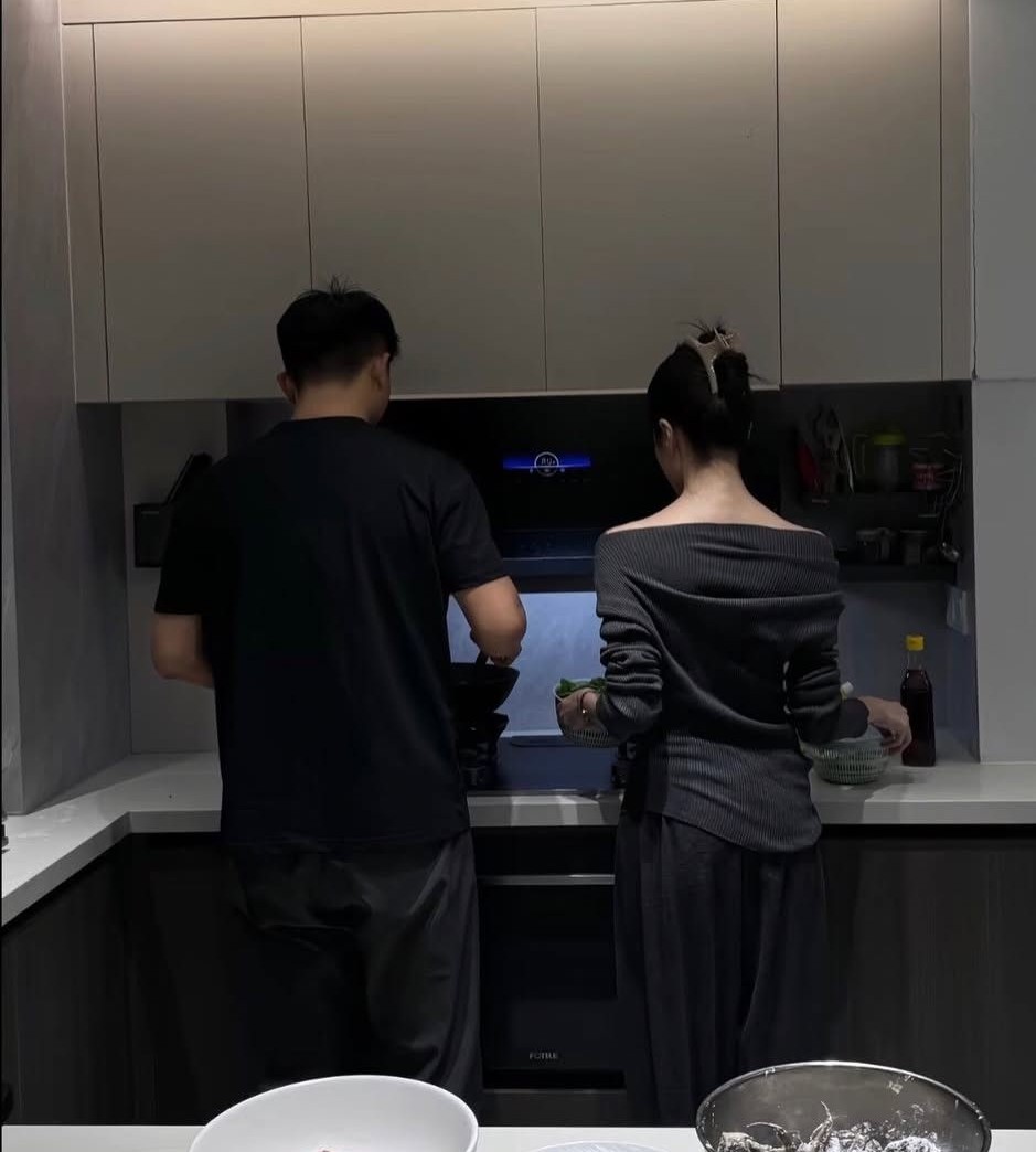 Gia đình 2 vợ chồng, 2 con ở Hà Nội: Thu nhập bao nhiêu, tiết kiệm chừng nào mới đủ yên tâm?- Ảnh 1.