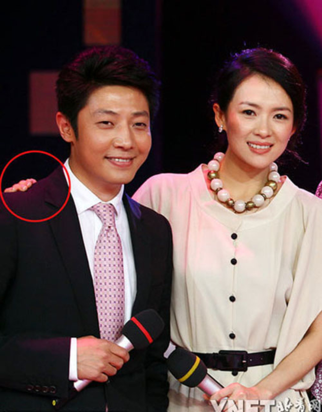 Mẹ ruột cản Chương Tử Di cưới sao nam đình đám: “Thu nhập con gái tôi gấp 70 lần cậu, nếu là đàn ông thì mau rời khỏi nó”- Ảnh 1.