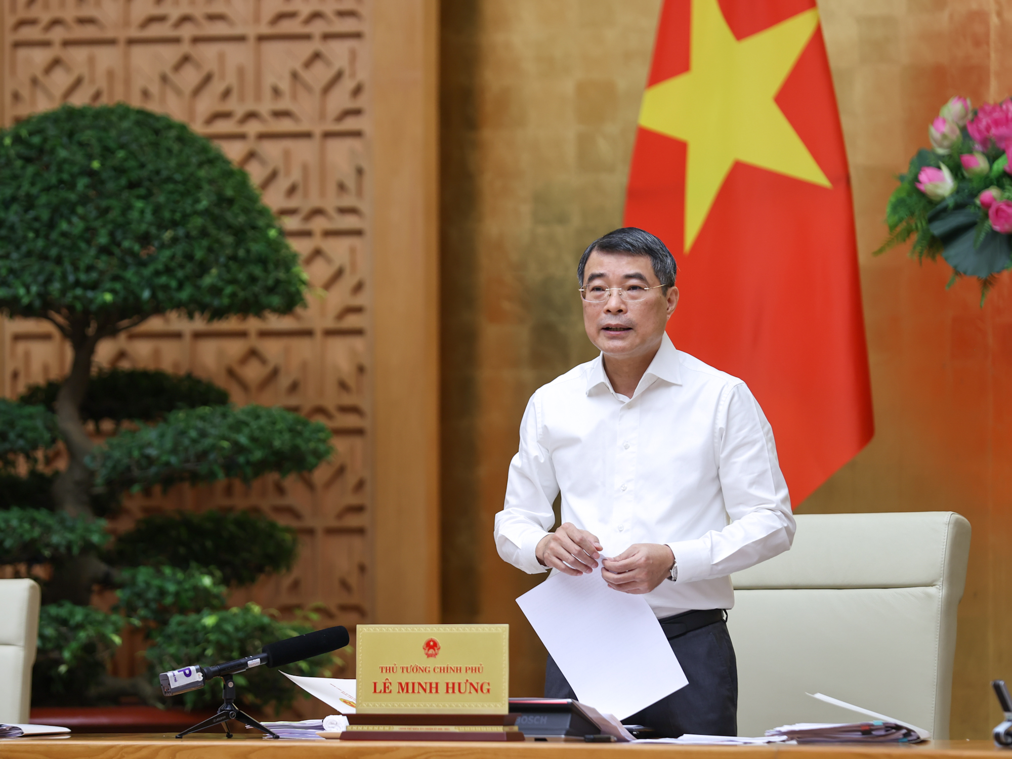 Thủ tướng Lê Minh Hưng chủ trì cuộc họp đầu tiên của Chính phủ - Ảnh 1.