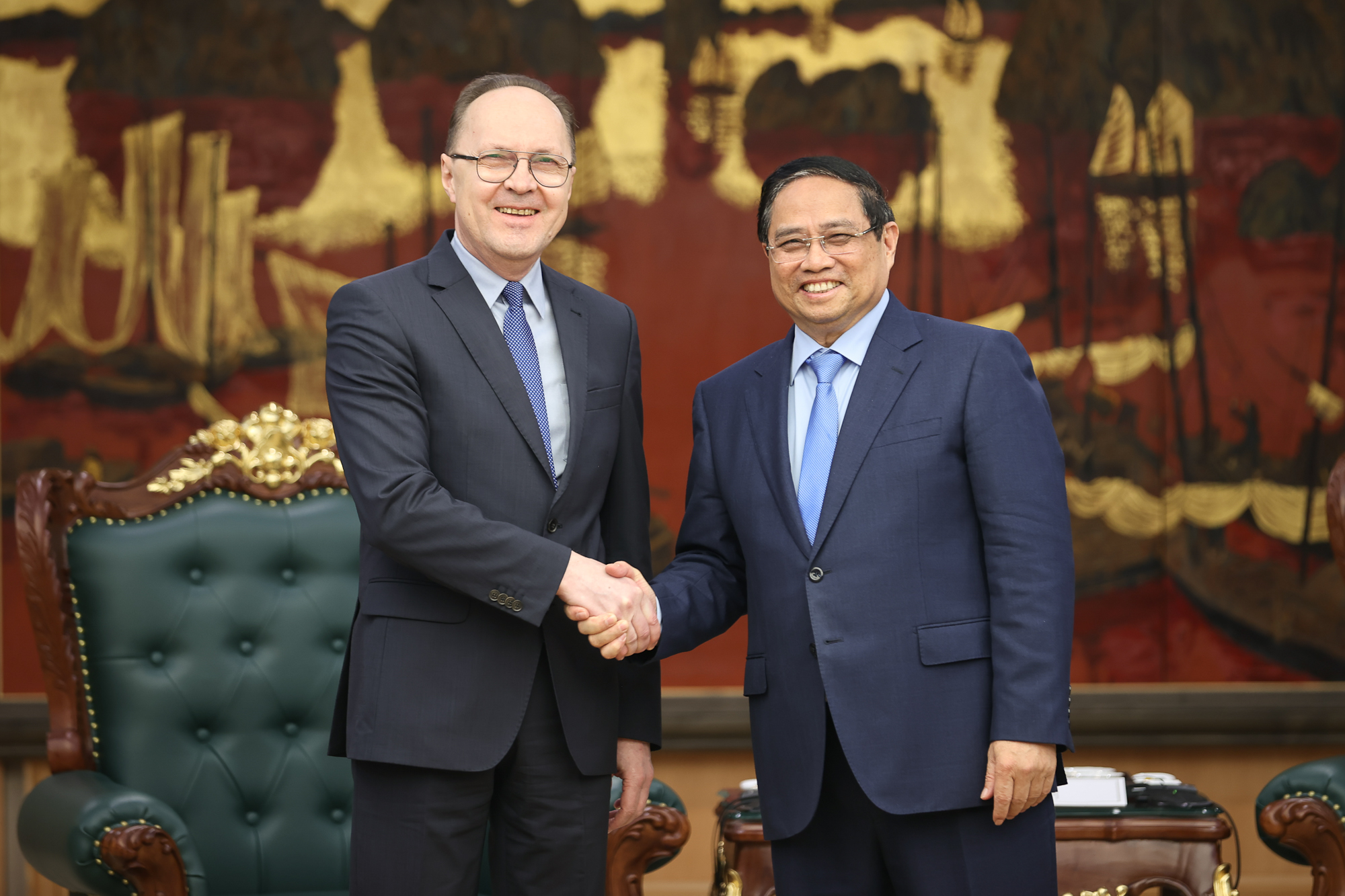 Thủ tướng làm việc với Đại sứ Nga và Hàn Quốc về an ninh năng lượng 1 năng lượng - Ảnh 1.