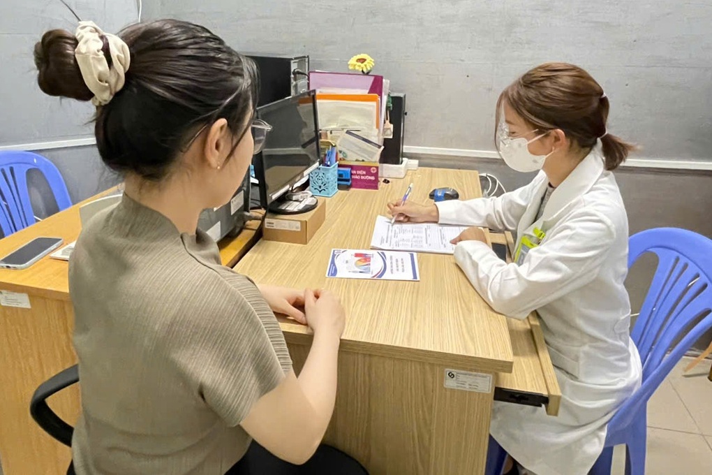 Thực hư việc vùi mình vào cát nóng giảm cân, 45 phút mất 6cm vòng bụng? - 3