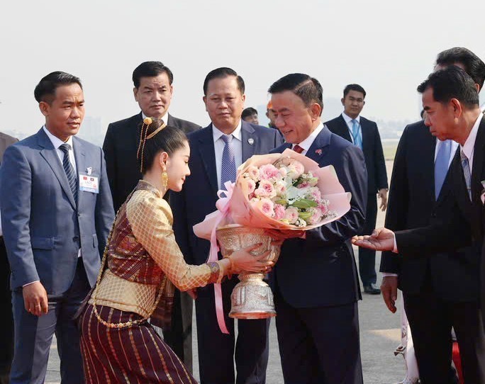 Thường trực Ban Bí thư Trần Cẩm Tú bắt đầu thăm chính thức Lào 1 Thường trực Ban Bí thư - Ảnh 1.