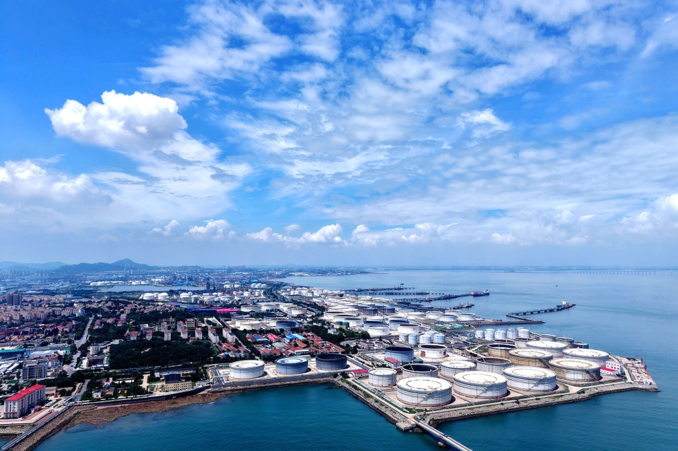 Tích trữ hơn 1 tỷ thùng dầu, Trung Quốc tạm yên trước thiếu hụt nguồn cung - 1