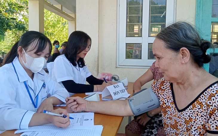 Tin tức sáng 5-4: Sáng nay, người dân TP.HCM có thể đến 58 điểm khám sức khỏe miễn phí - Ảnh 8.