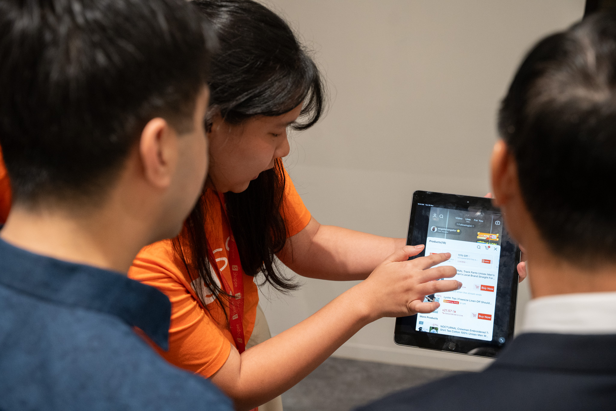 Tin tức sáng 7-4: Lợi dụng sàn thương mại điện tử, hàng giả tràn vào Việt Nam 1 tin tức - Ảnh 1.