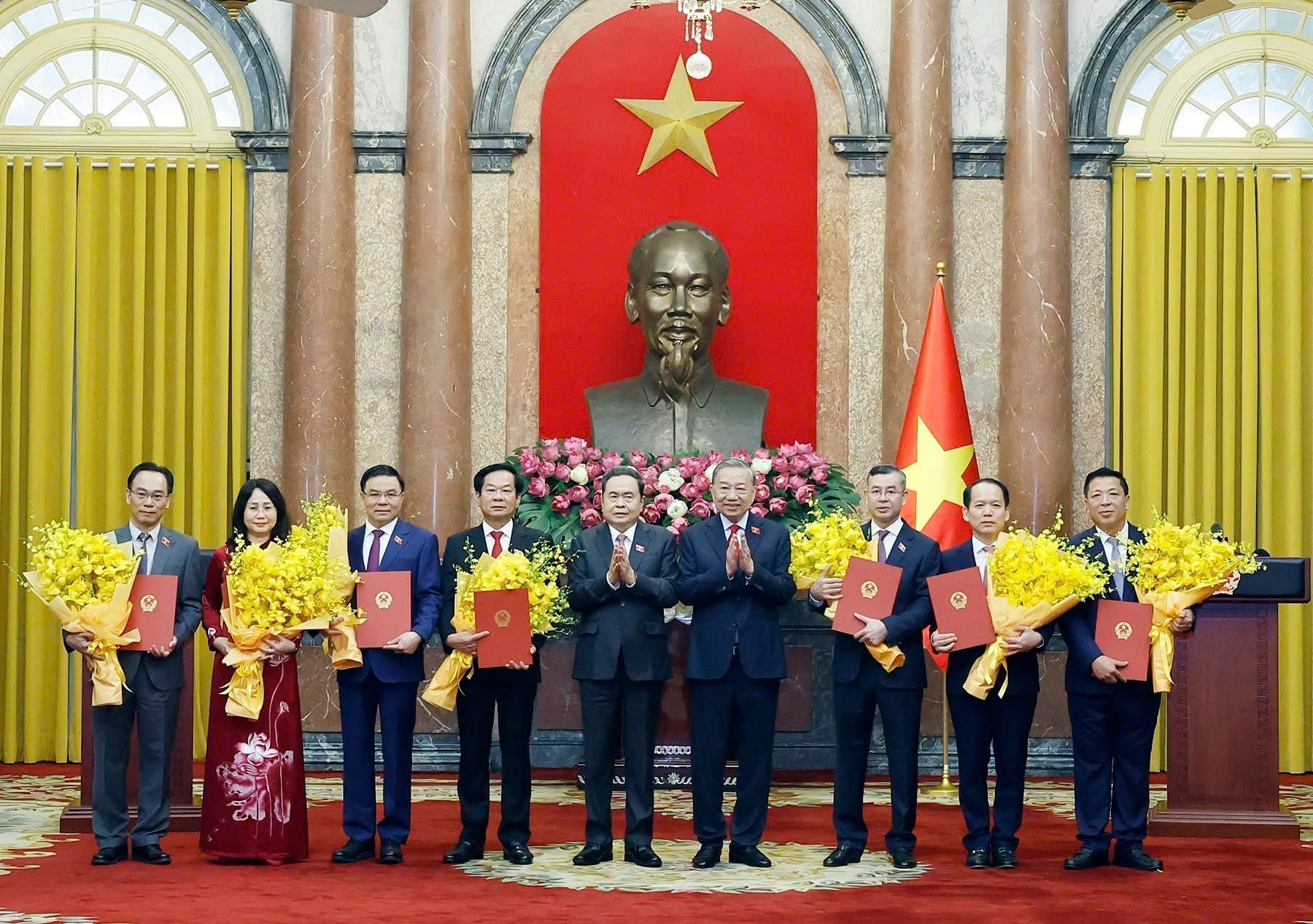 Tổng Bí thư, Chủ tịch nước Tô Lâm chúc mừng lãnh đạo Chính phủ nhiệm kỳ mới- Ảnh 1. Tổng Bí thư, Chủ tịch nước Tô Lâm chúc mừng lãnh đạo Chính phủ nhiệm kỳ mới- Ảnh 1.