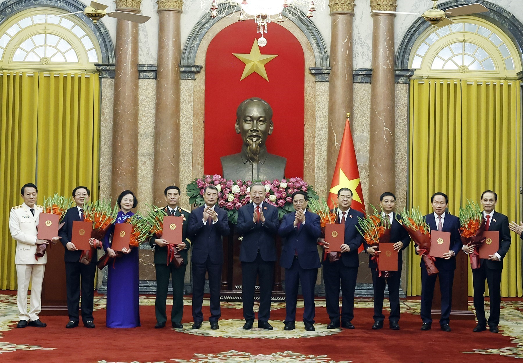 Tổng Bí thư, Chủ tịch nước trao quyết định bổ nhiệm các thành viên Chính phủ 1 Chính phủ - Ảnh 1.