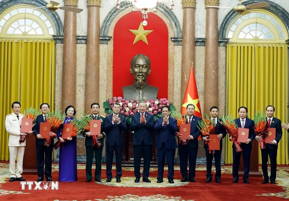 Tổng Bí thư Tô Lâm công bố Quyết định bổ nhiệm thành viên Chính phủ nhiệm kỳ 2026 - 2031 - Ảnh 1. Tổng Bí thư Tô Lâm công bố Quyết định bổ nhiệm thành viên Chính phủ nhiệm kỳ 2026 - 2031 - Ảnh 1.