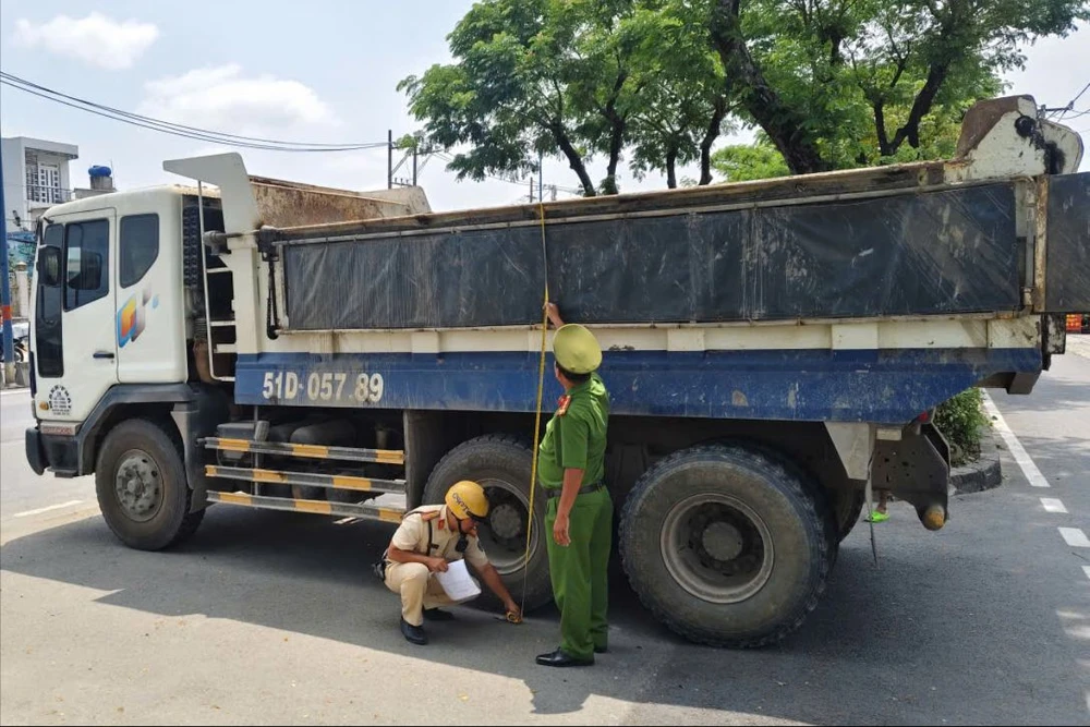 Đợt tổng rà soát được triển khai đồng bộ, lực lượng CSGT kiên quyết xử lý nghiêm các vi phạm về trật tự an toàn giao thông, không có vùng cấm, không ngoại lệ. Ảnh: PC08 z7702804228552_90424caaa6650ed47e1e9797f6036560.jpg