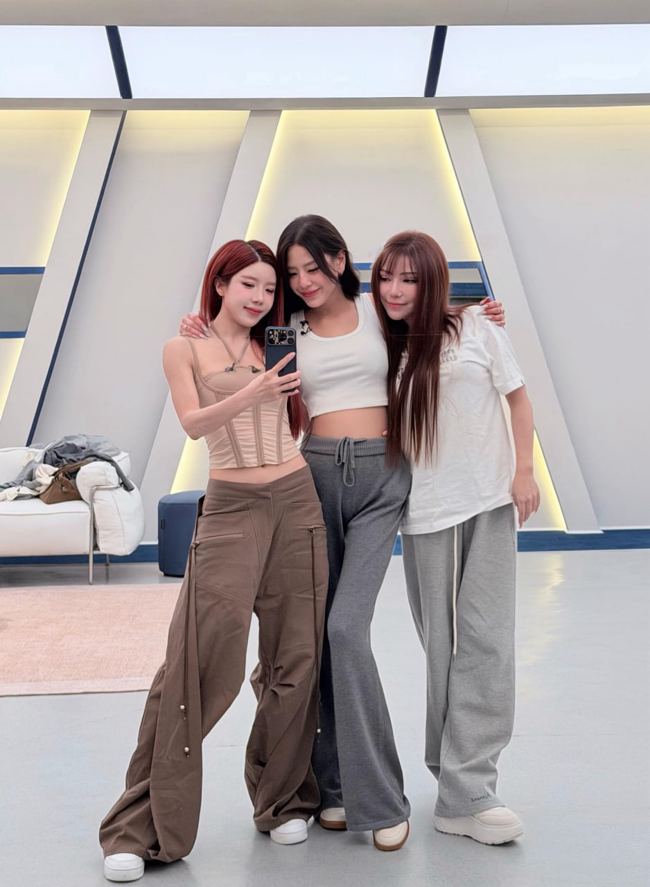 Trang Phap treo minh lot vay tren san khau ma