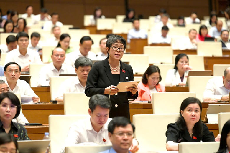 Trẻ em có hai người cùng giới tính nuôi dưỡng hợp pháp được ghi nhận cả hai người đầy đủ trong giấy khai sinh- Ảnh 1.