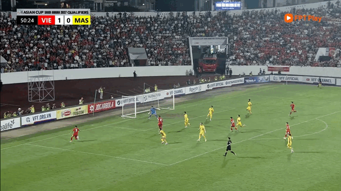 Hoàng Hên kiến tạo để Xuân Son ghi bàn