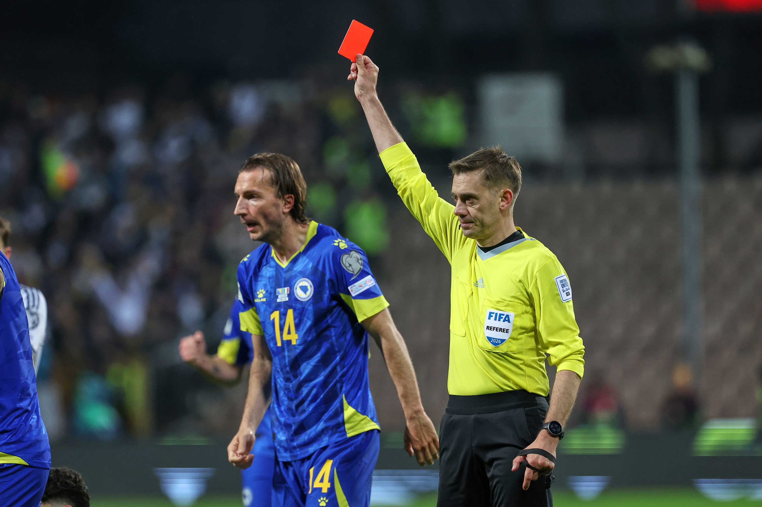 Trọng tài hứng chịu 'cơn mưa' phẫn nộ vì bắt ép tuyển Ý 1 tuyển Ý - Ảnh 1.