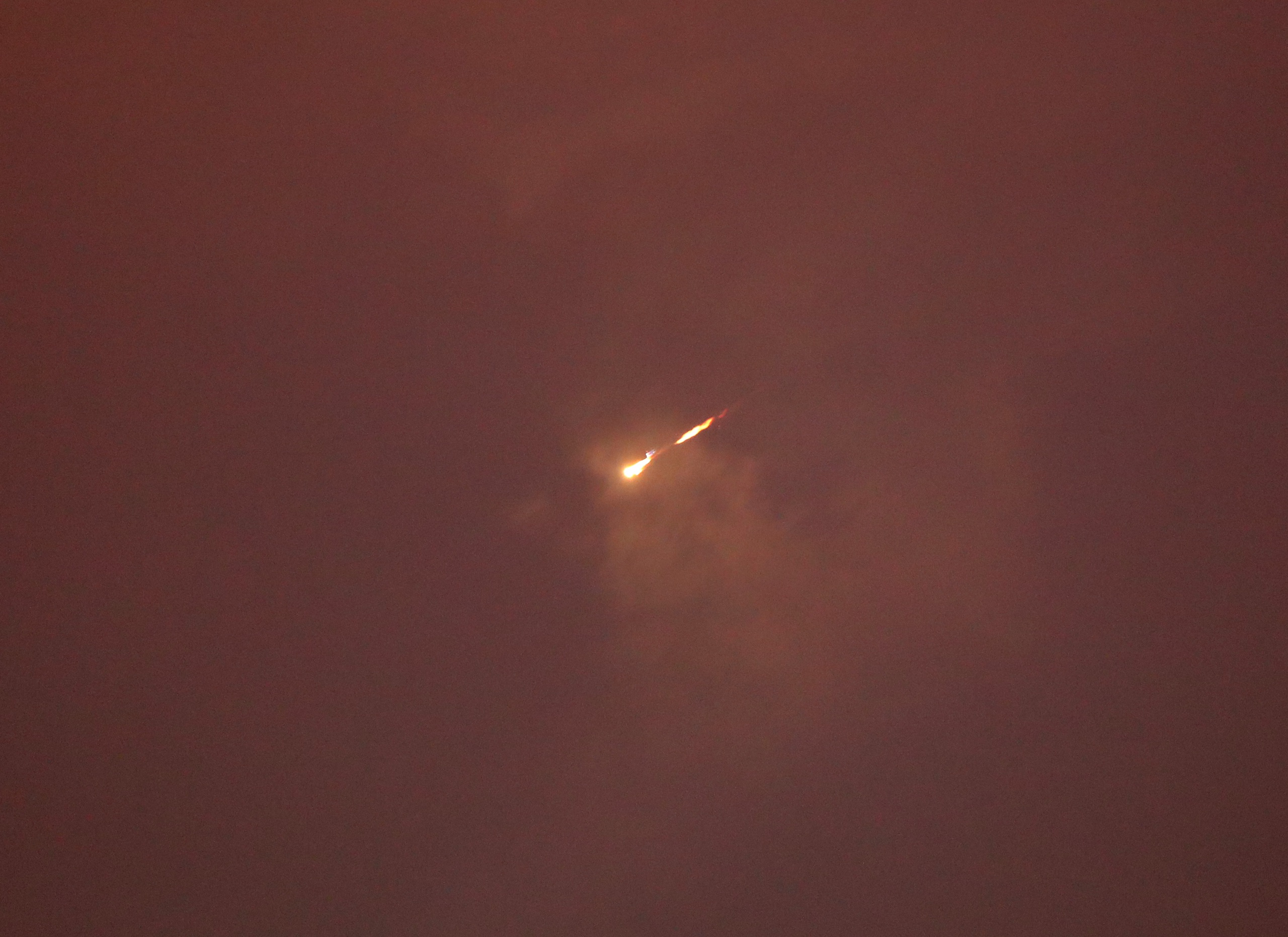 Trung Đông sáng 3-4: Liên minh tìm cách giải cứu tàu ở Hormuz; Iran không kích UAE, Bahrain, Israel 1 Iran - Ảnh 1.