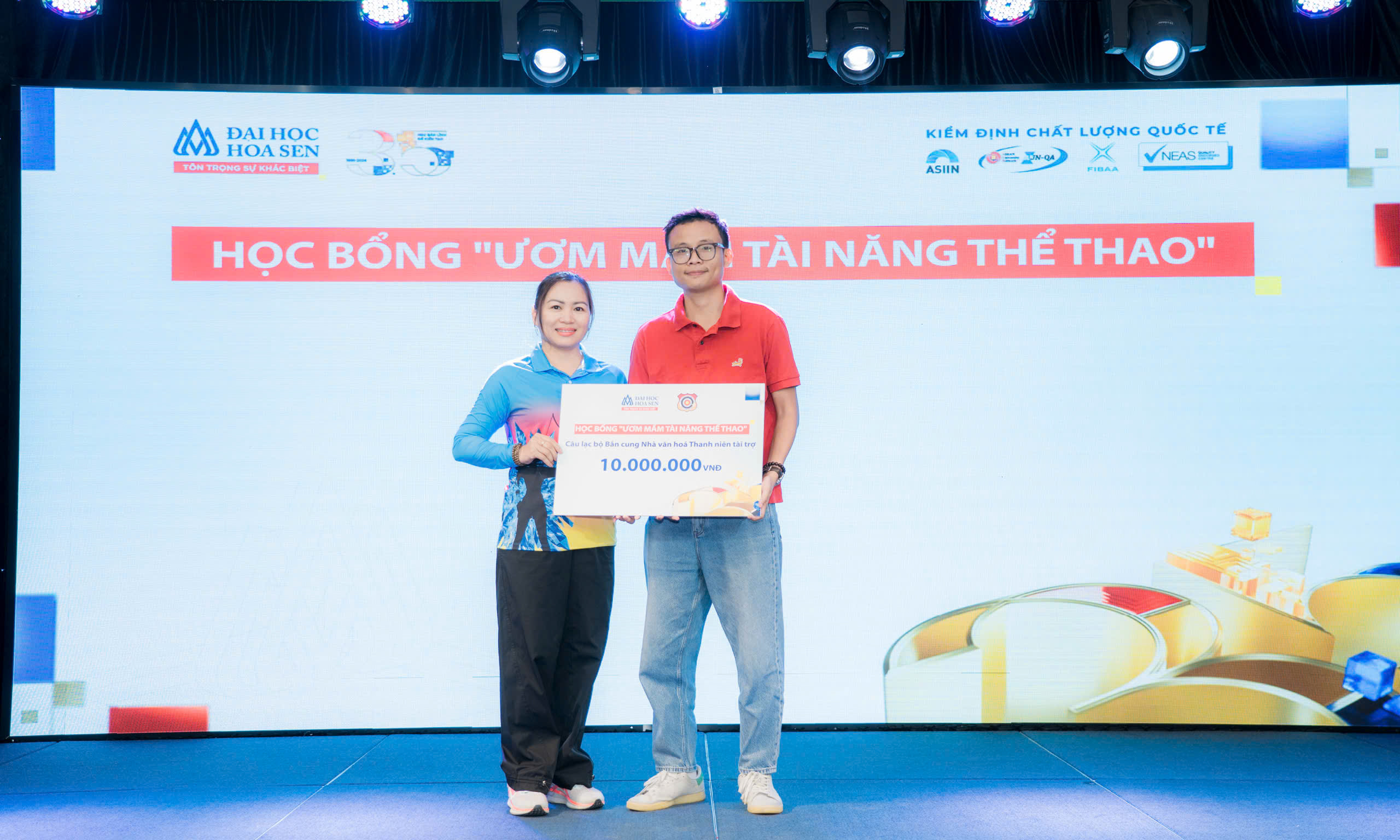 Trường ĐH Hoa Sen trao học bổng toàn phần cho Bích Thùy, mở rộng đào tạo kinh tế thể thao- Ảnh 2.