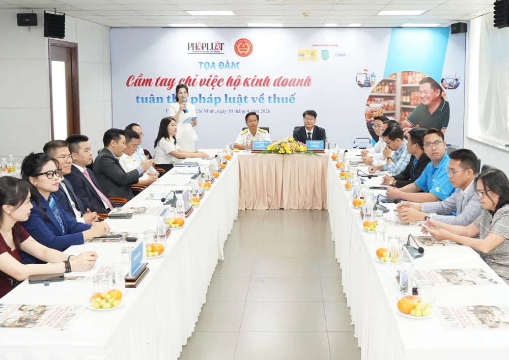 Tọa đàm “Cầm tay chỉ việc hộ kinh doanh tuân thủ pháp luật về thuế” hôm 10-4 vừa qua. Ảnh: THUẬN VĂN IMG_0008.jpeg