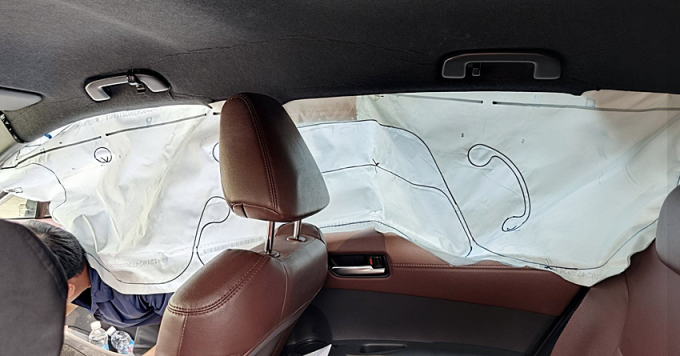 Túi khí rèm bên phụ bung dù không có va chạm. Ảnh: Văn Quang