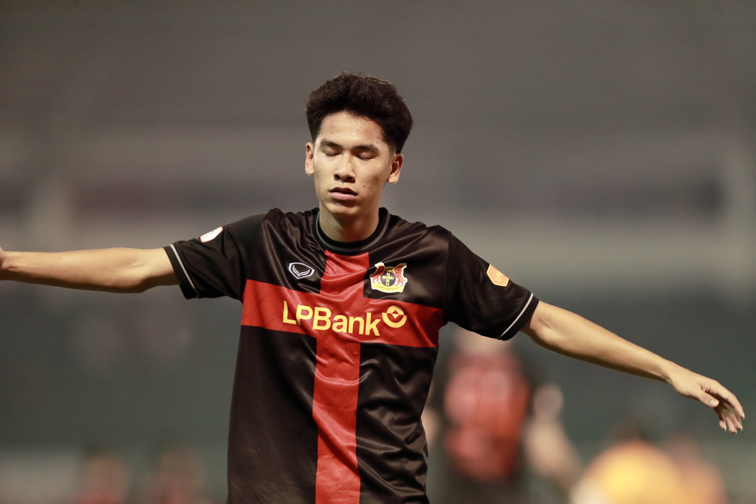 Tuyển thủ U23 rực sáng, Ninh Bình ngược dòng hạ Hoàng Anh Gia Lai tại Pleiku 1 hoàng anh gia lai - Ảnh 1.